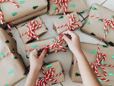 Άρθρα - The Ultimate Holiday Gift Guide: 8 τρόποι για να βοηθήσετε
