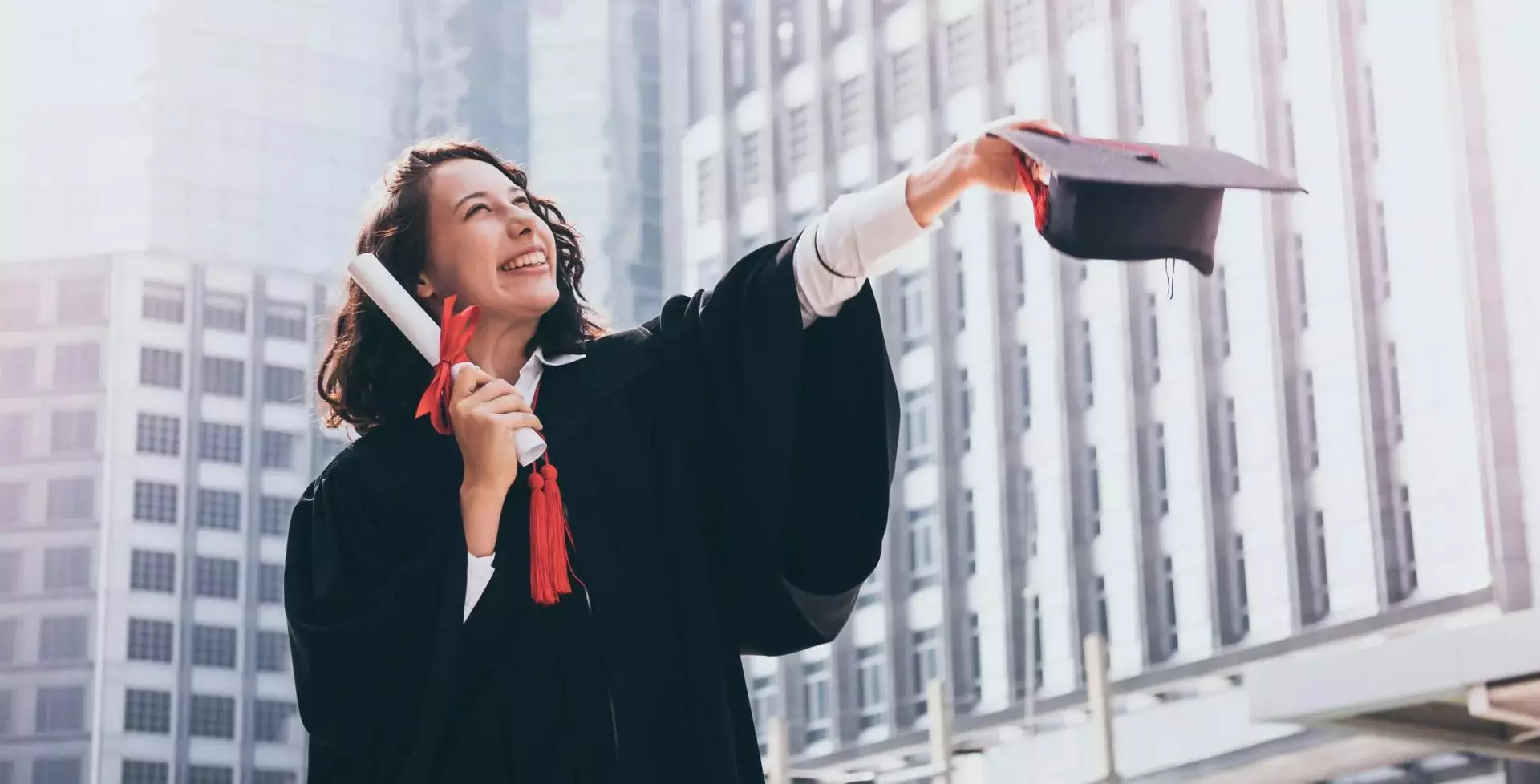 Artikuj - Si të paguani shkollimin në universitet: 5 mënyrat kryesore