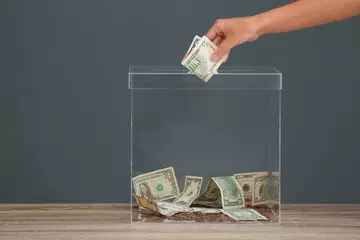 Članci - 5 razloga da odaberete kampanju prikupljanja sredstava umjesto osobnih zajmova za troškove liječenja bolesti opasnih po život